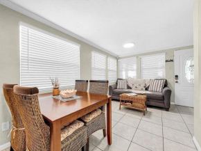 Flamingo Large 3 bed 2 bath 2 story beach condo